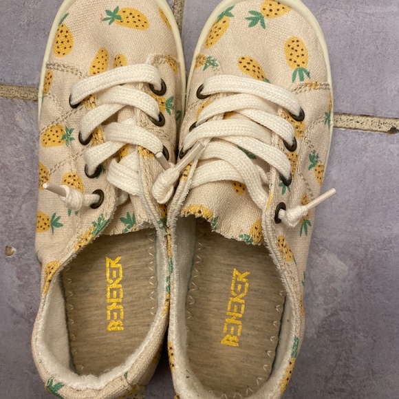 Sneakers - Picture 1 of 2